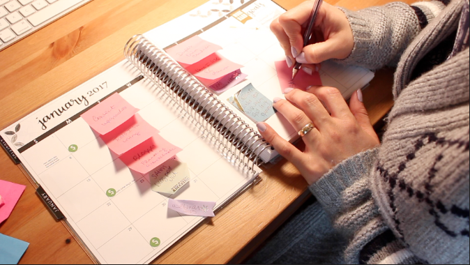 I get so many questions about what I use to plan and organize my blog content so I'm excited to share a sneak peak into everything today! I've got a favorite planner, calendar, notebook, and even pens so let's get started. | Blog Planning Organization: Planner, Calendars, Notebooks, & Pens